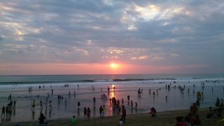 <h5>zonsondergang strand Kuta</h5>